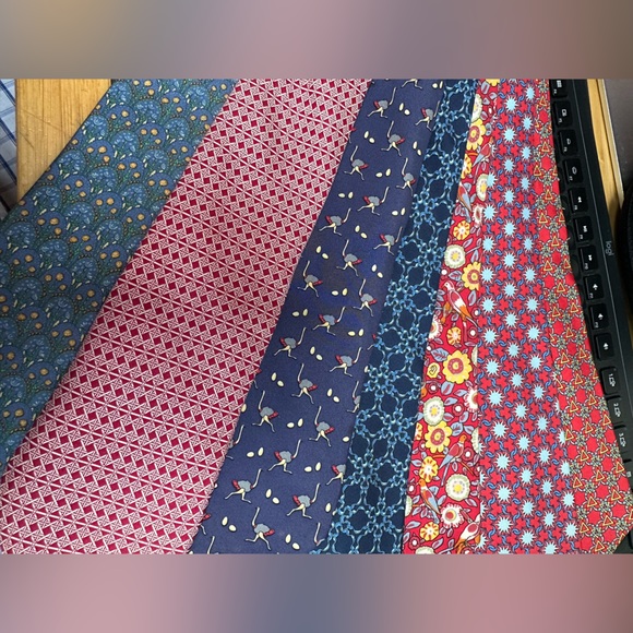 Eight gorgeous Hermes ties for sale. - Picture 2 of 5